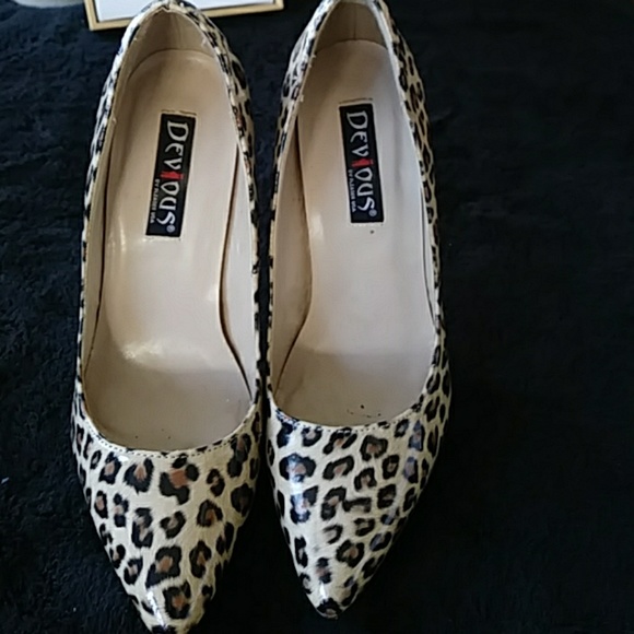 DEVIOUS cheetah print stilettos. SIZE 7. - Picture 4 of 6